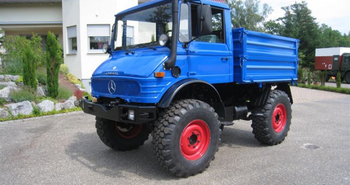 Unimog U417 mit Aufsteckborwänden